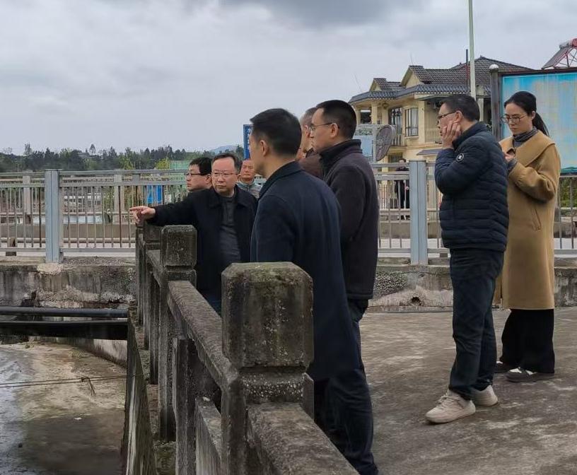 鹤游竹林沟水库查看水质情况