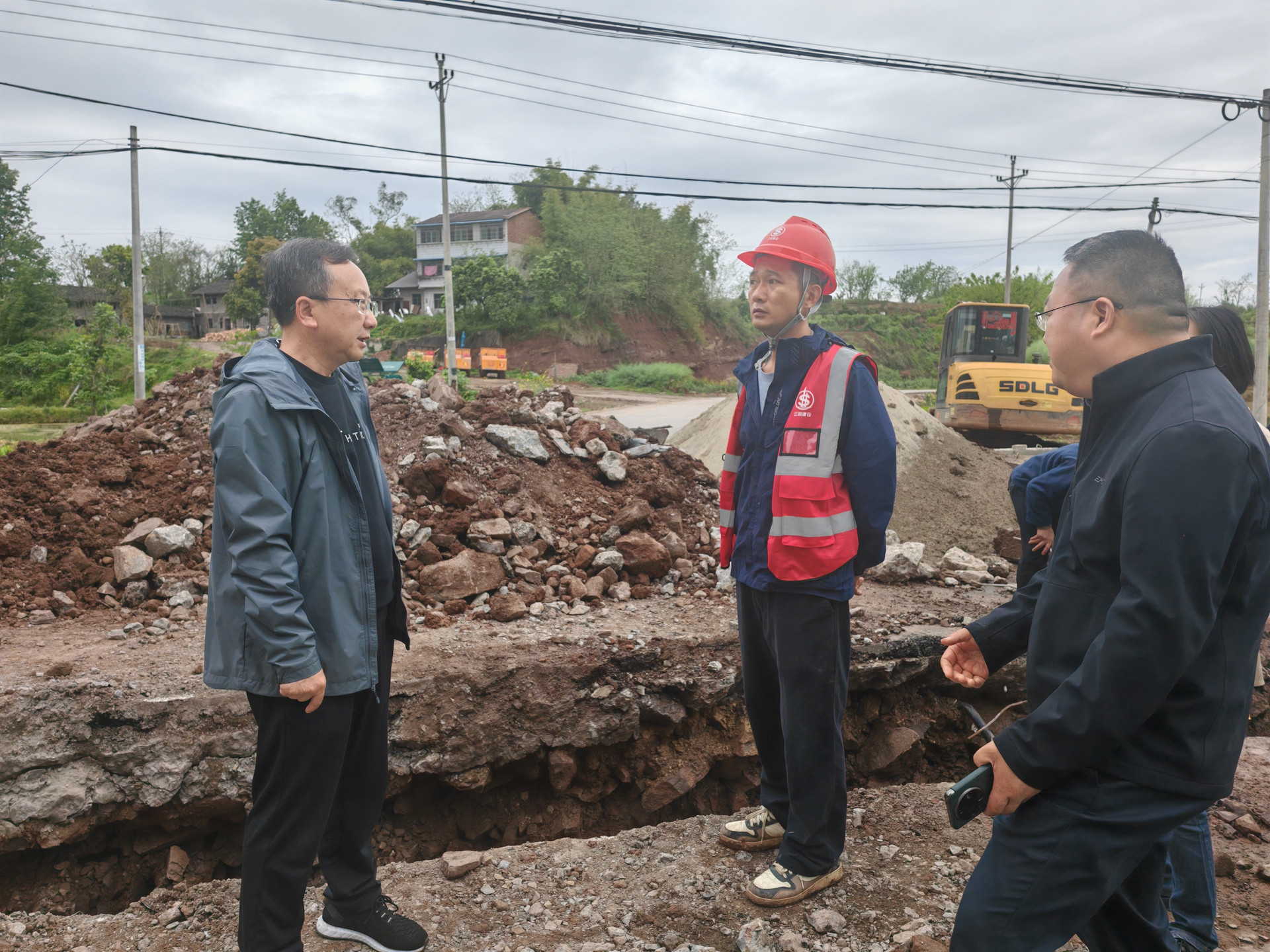黄良平副主任带队调研周嘉镇污水管网建设
